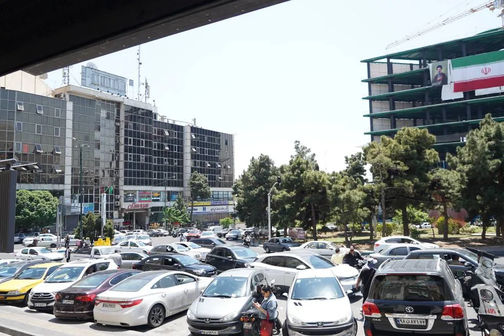 عکس از میدان کاج نزدیک کینگ دنتال
